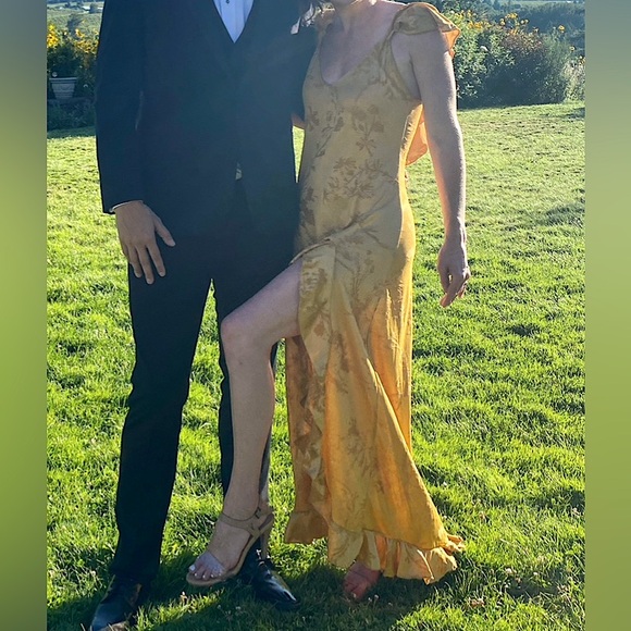 Beautiful Yellow Zara Gown - Size Small - Picture 4 of 5